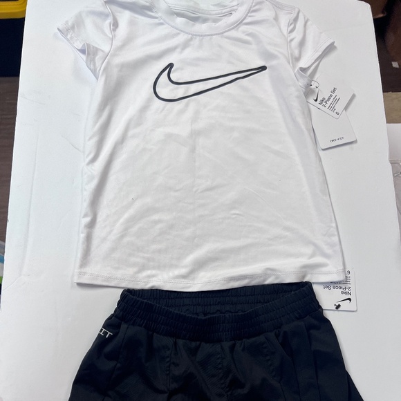 NIKE GIRLS 2-PIECE ALL DAY SKORT SET SIZE 6 - Picture 2 of 8